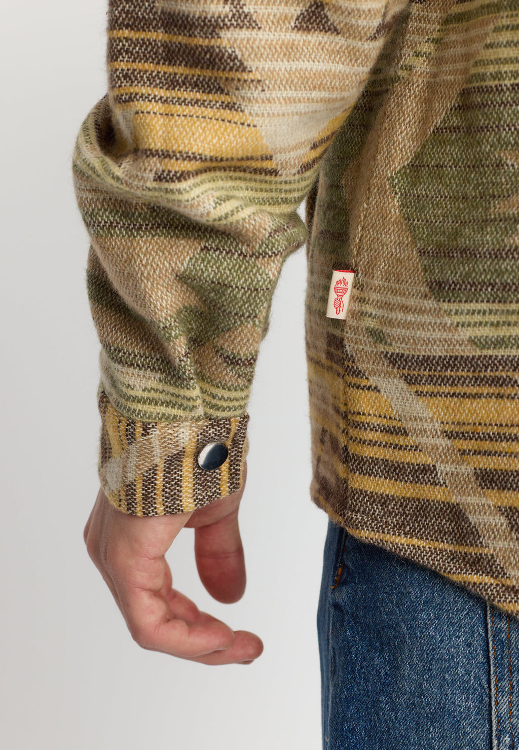 Zipped Overshirt Yellow – La surchemise lumineuse polyvalente