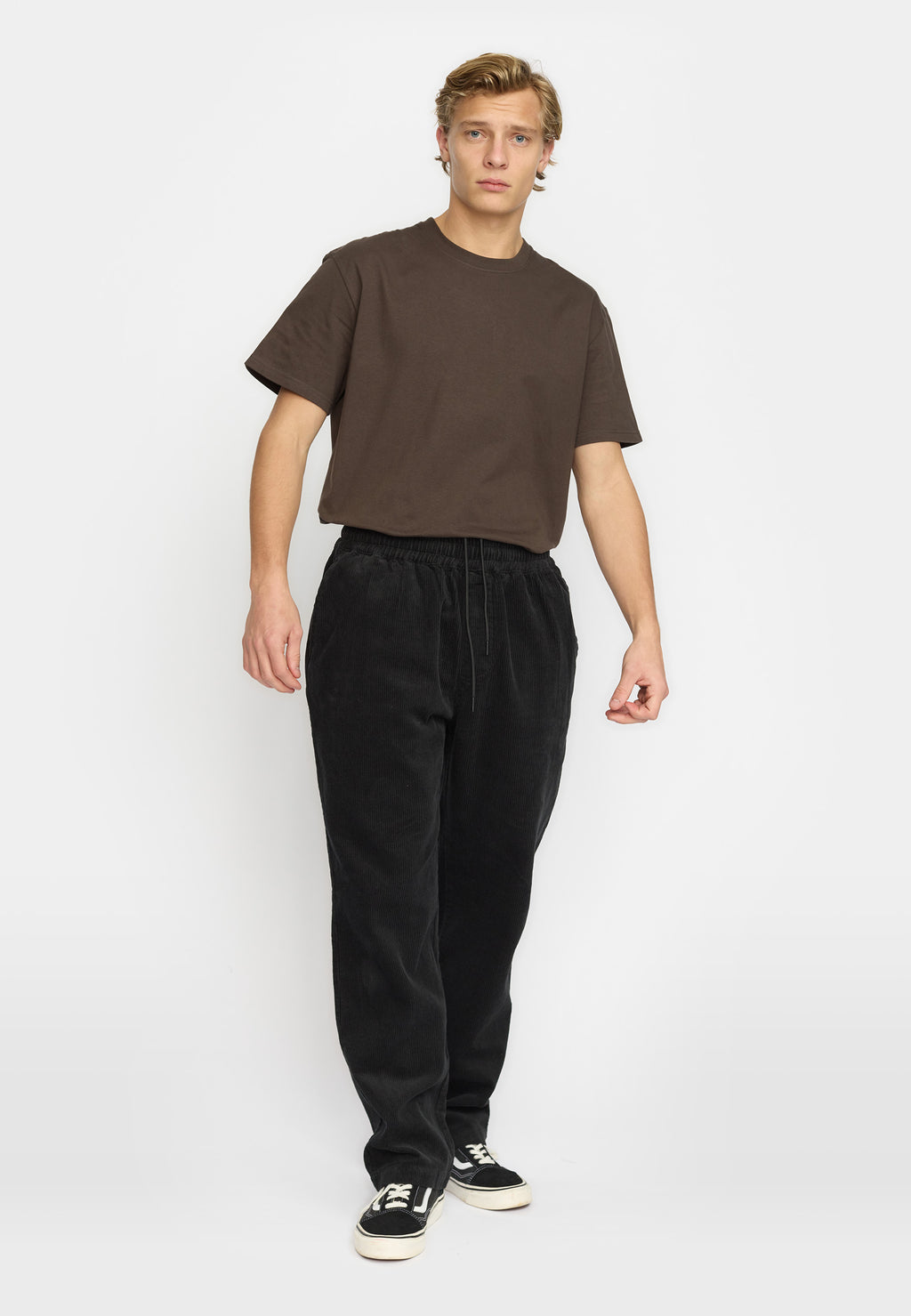Pantalon Casual Trousers – Le pantalon black corduroy confortable & stylé