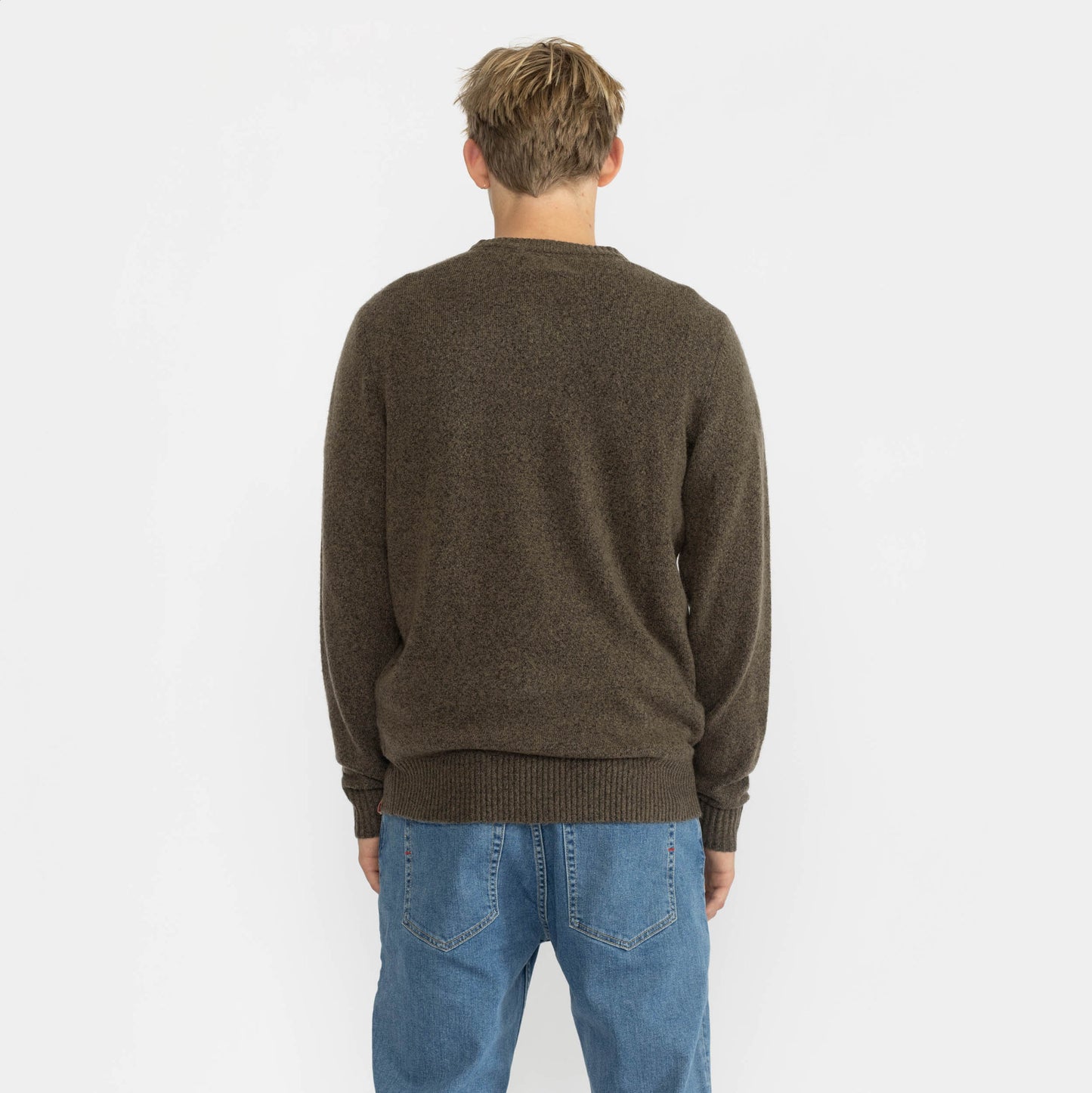 Pull Sweater Brown – La maille chaleureuse qui traverse les saisons