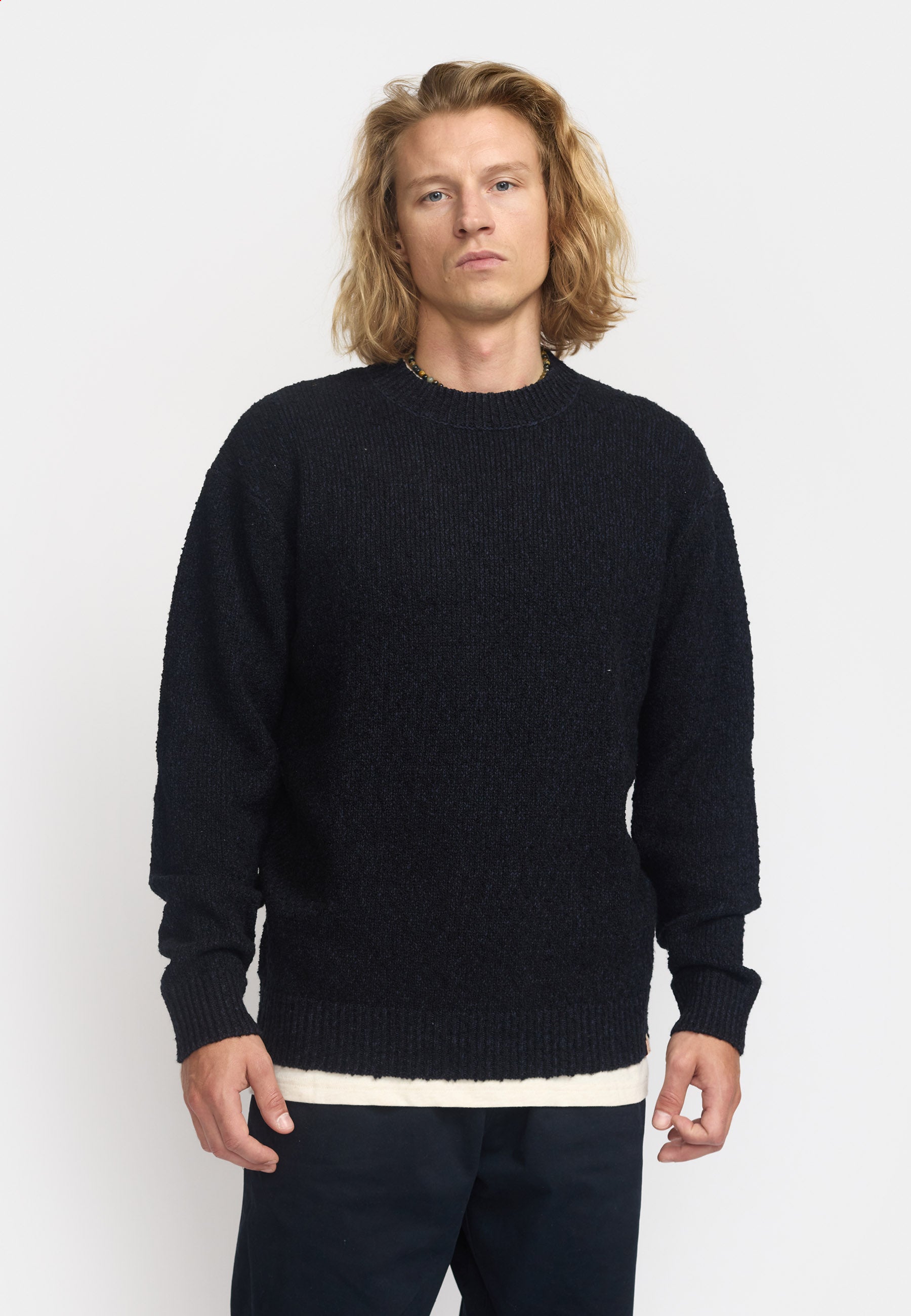 Pull Sweater Black – L’élégance intemporelle en maille noire