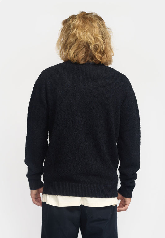 Pull Sweater Black – L’élégance intemporelle en maille noire
