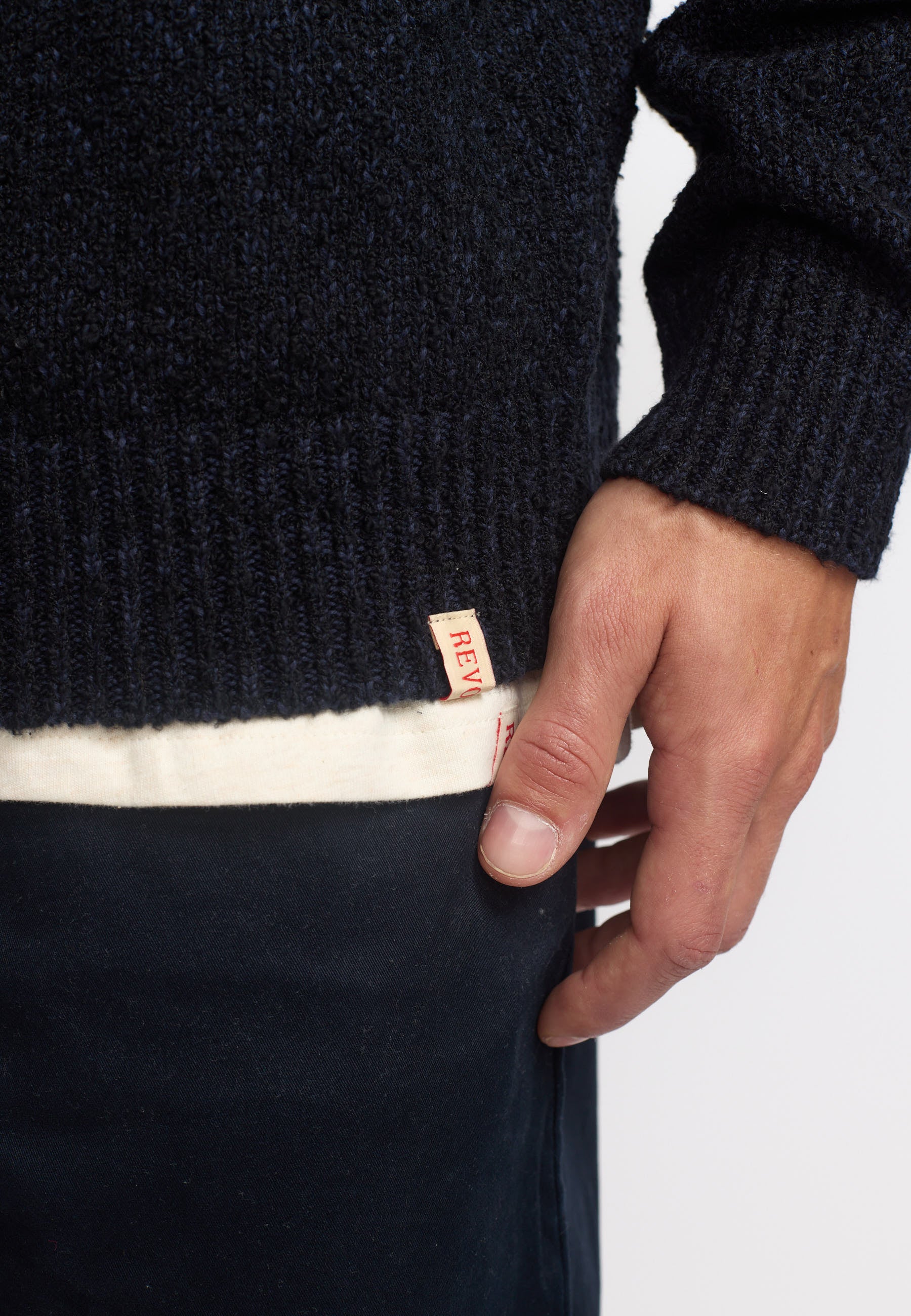 Pull Sweater Black – L’élégance intemporelle en maille noire