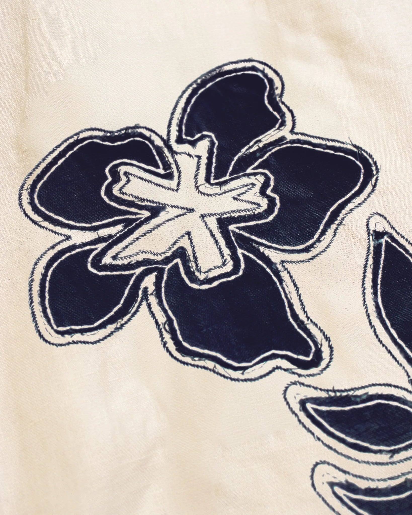 Chemise Stachio Flock – Élégance Florale Minimaliste