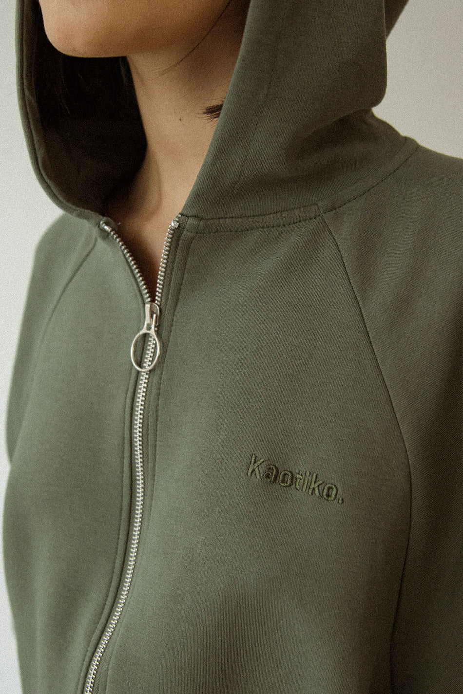 Veste Zipper Giulia Olive – L’élégance streetwear