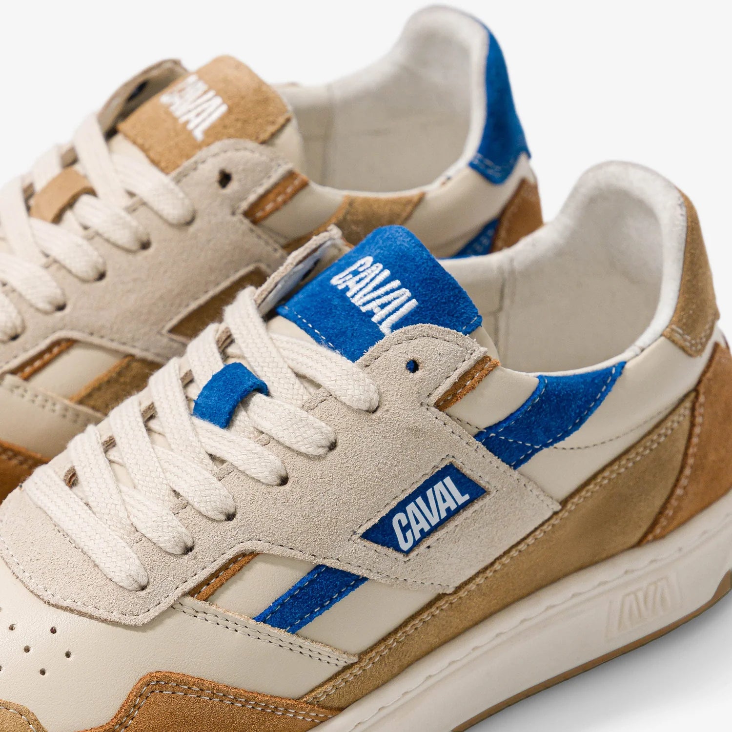 Baskets basses Playground Azure Latte – L’Élégance Décontractée au Quotidien