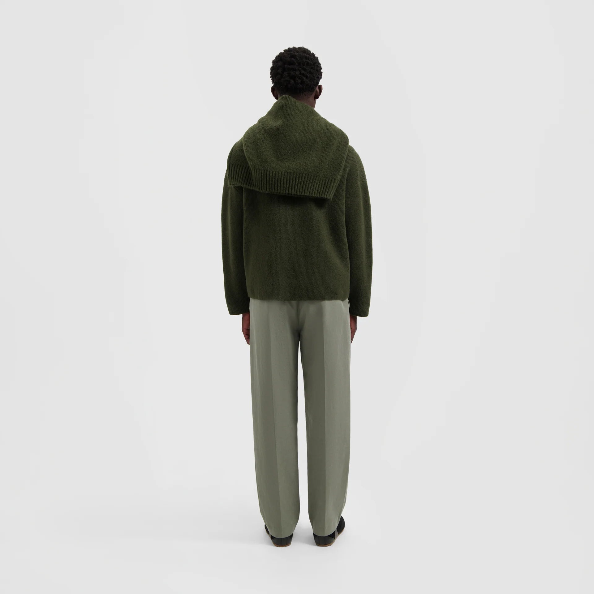 Pull Signature Knit Olive Night – Le pull élégant qui s’impose