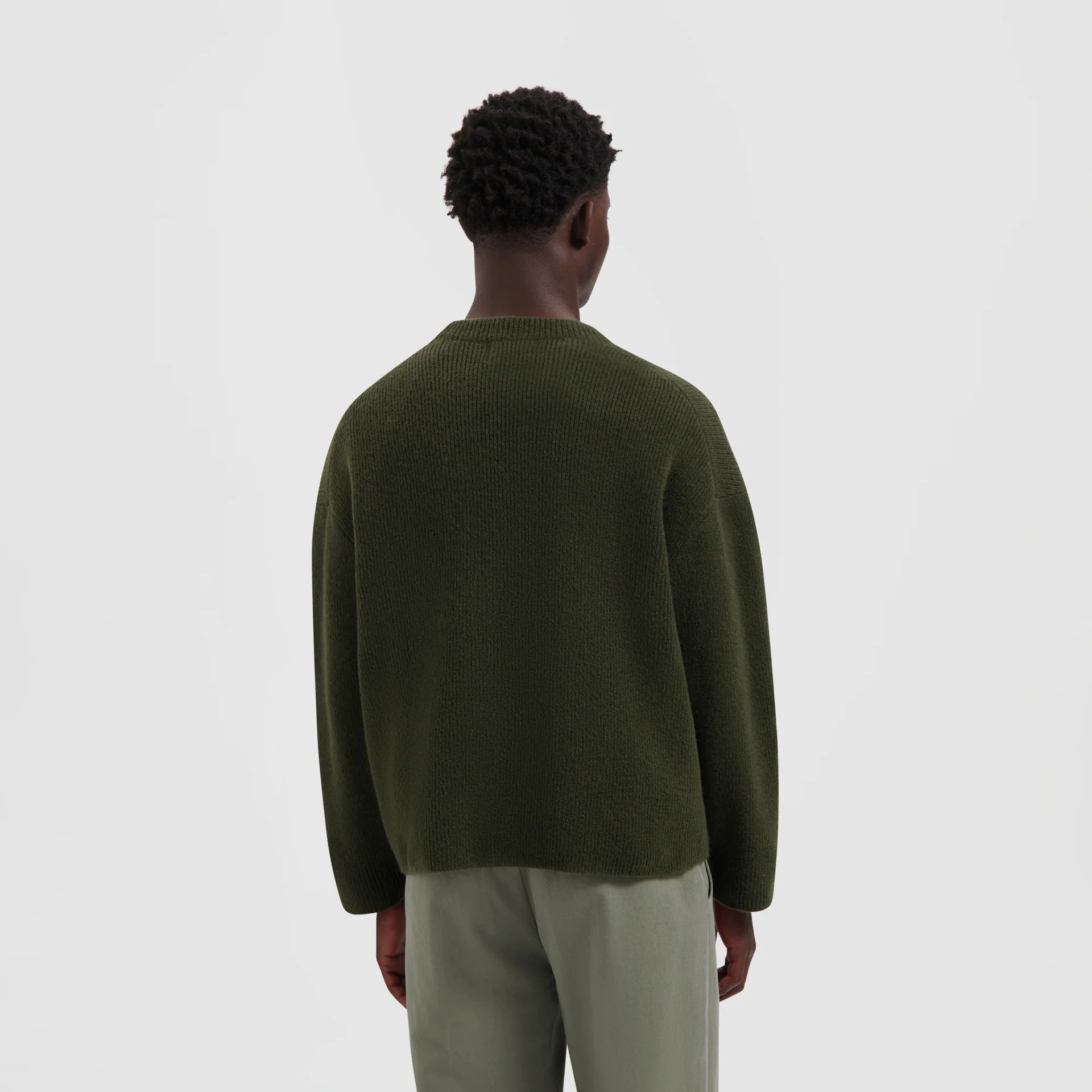 Pull Signature Knit Olive Night – Le pull élégant qui s’impose
