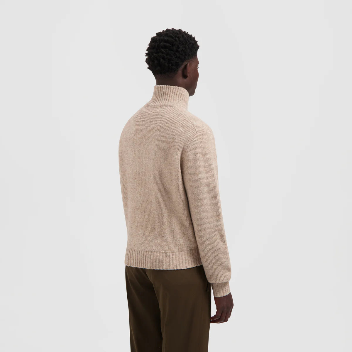 Pull Zip Mock Signature – Élégance Minimaliste & Confort