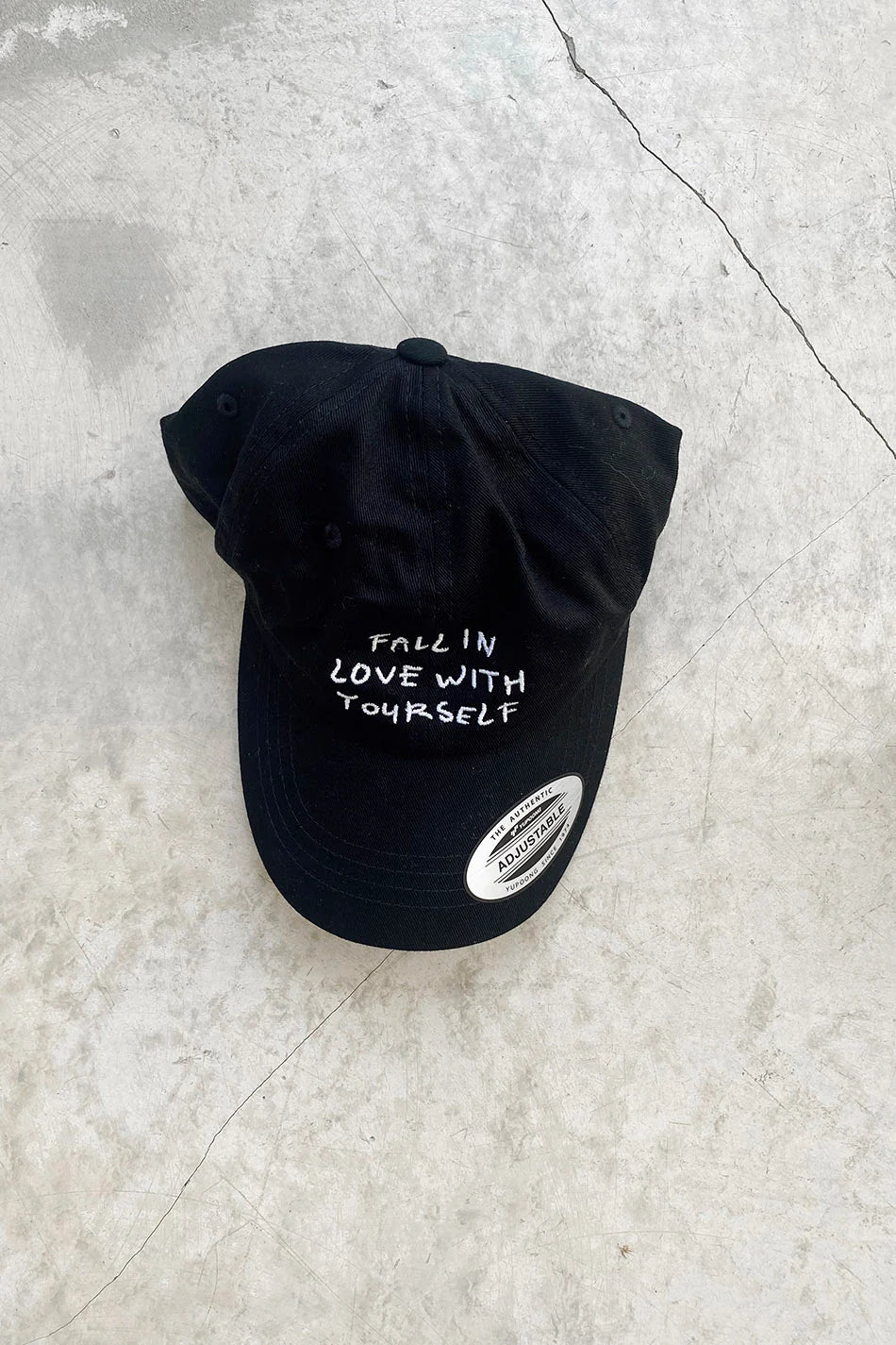 Casquette Urban Fall In Love Black – Style urbain et message positif